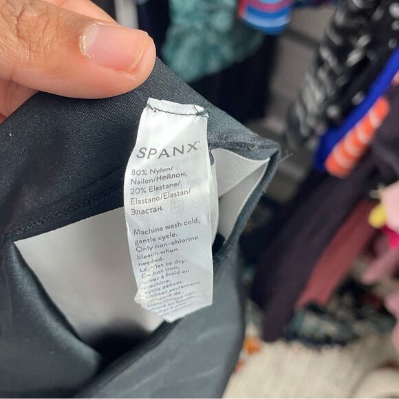 SPANXsculpt OnCore High Waist MidThigh Shorts - Picture 4 of 6